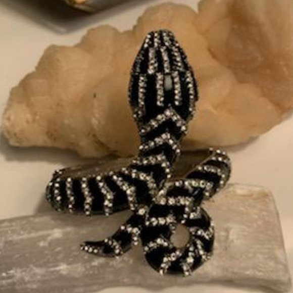 Black and SIlver Snake Bracelet - Picture 7 of 8